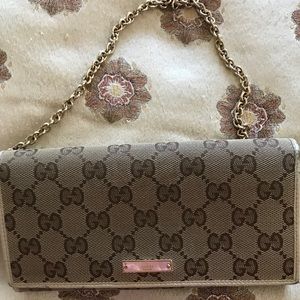 Gucci wallet on a chain